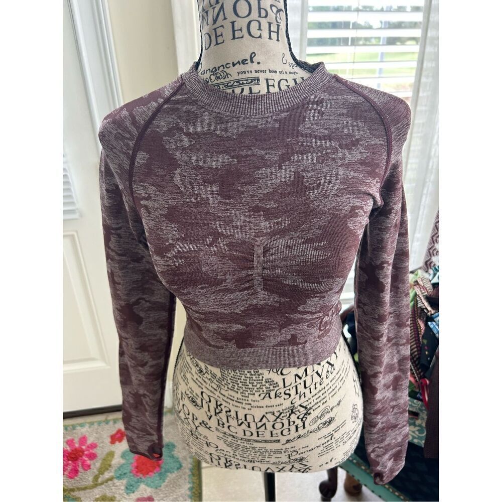 Gymshark Adapt Camo Seamless Long Sleeve Crop Top Berry Compression Sz S #1781